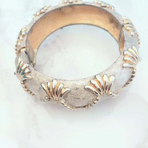 Vintage Jewelry - Gold Tone Vintage Fan Bracelet
